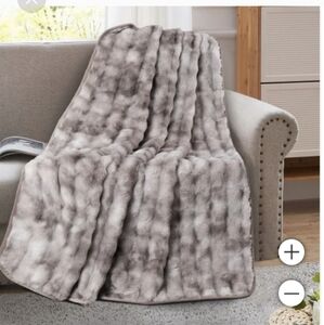 Brentwood Oversized Waterproof Pet Blanket and Furniture Protector, Bubble Fur